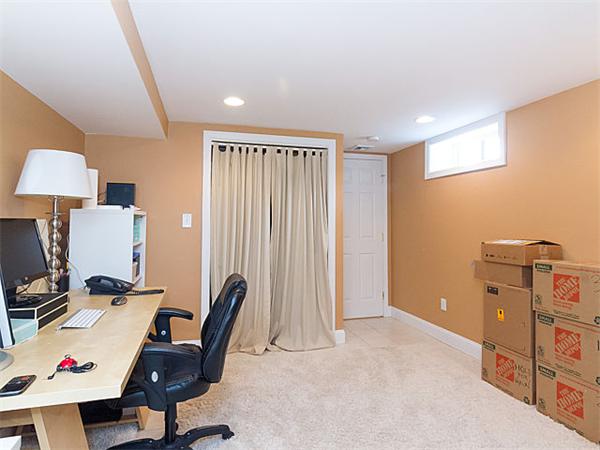 129 Hillside Road, Unit 1 Watertown, MA 02472 - Photo 18 of 24 Gallery Image 18