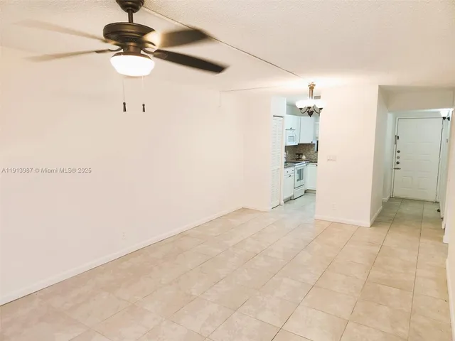 a view of empty room with a ceiling fan