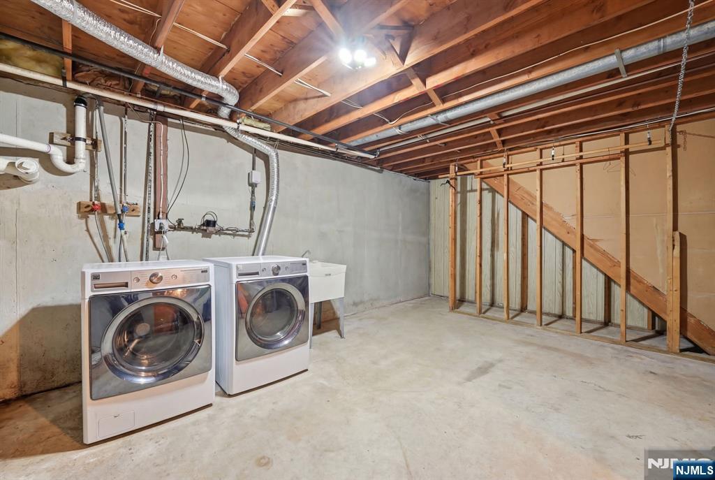 120 Carnegie Place Union, NJ 07088 - Photo 19 of 28 a utility room with dryer and washer