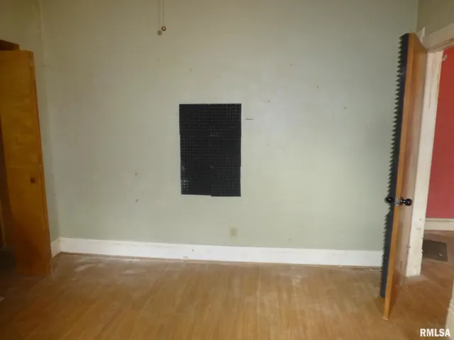 $32,500 | 210 North 2nd Street, Easton, IL 62633