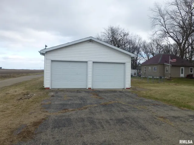 $32,500 | 210 North 2nd Street, Easton, IL 62633