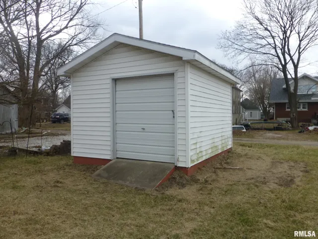 $32,500 | 210 North 2nd Street, Easton, IL 62633