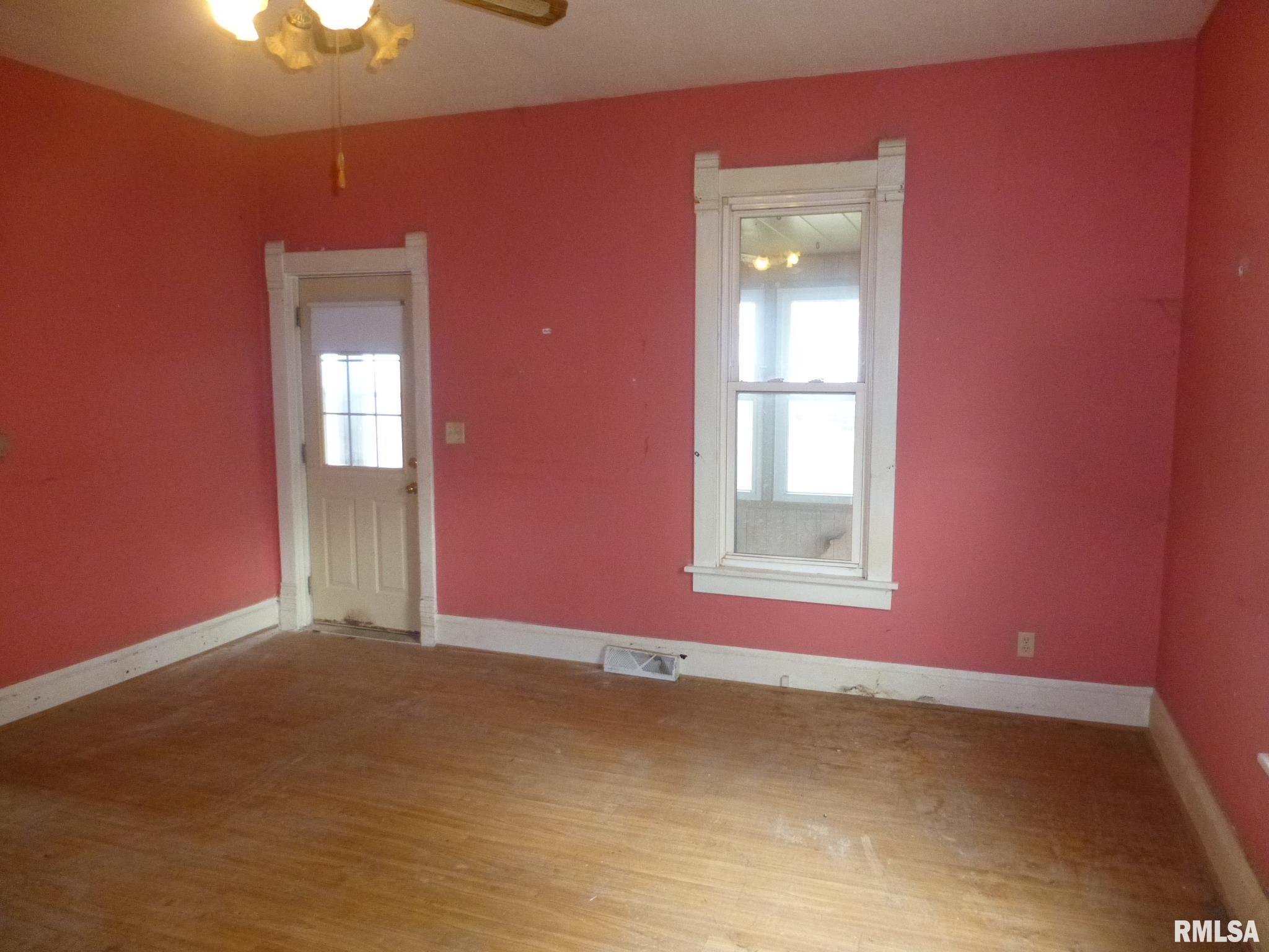 210 North 2nd Street Easton, IL 62633 - Photo 4 of 19