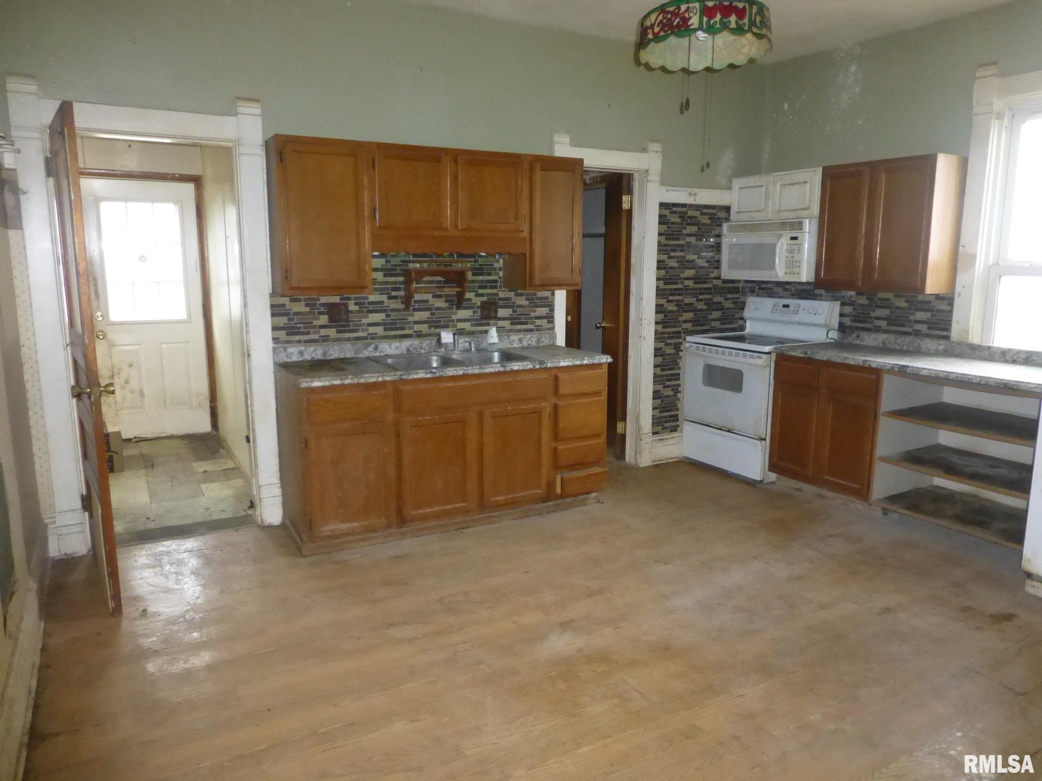 210 North 2nd Street Easton, IL 62633 - Photo 5 of 19