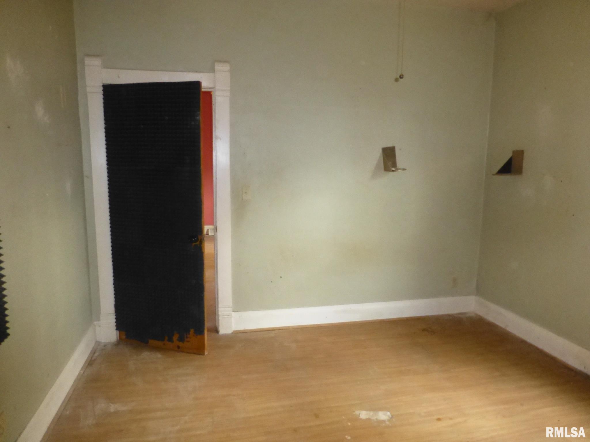 210 North 2nd Street Easton, IL 62633 - Photo 10 of 19