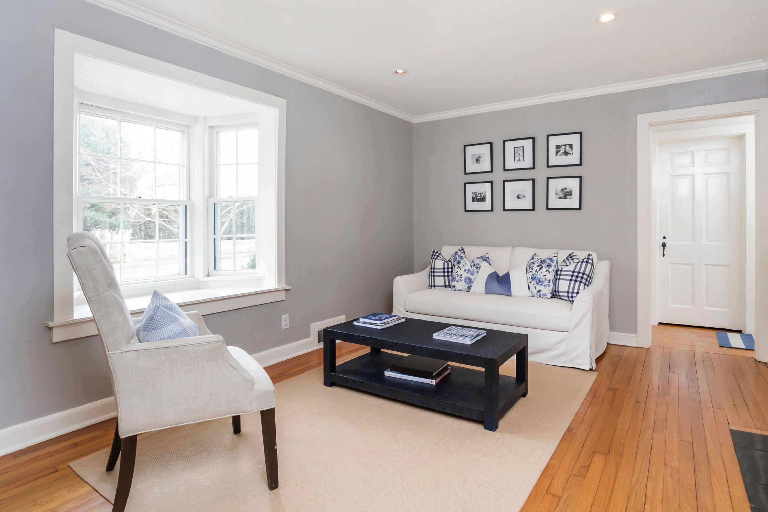 204 Middlesex Road Darien, CT 06820 - Photo 6 of 23 a spacious bedroom with a bed and a desk