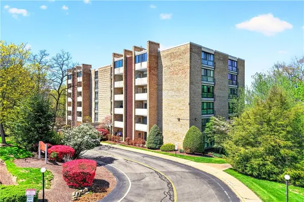 $185,000 | 55 Highland Road, Unit 503, Bethel Park, PA 15102