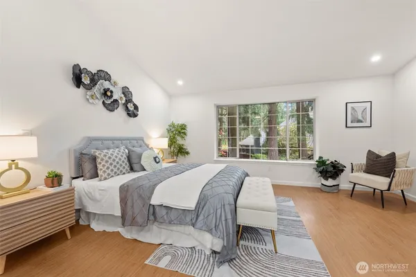 $868,000 | 15795 Northup Way, Unit 7, Bellevue, WA 98008