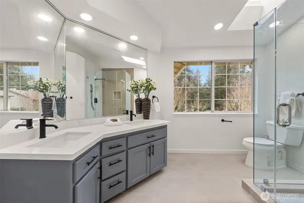 $868,000 | 15795 Northup Way, Unit 7, Bellevue, WA 98008