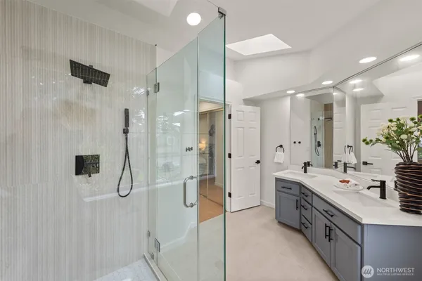 $868,000 | 15795 Northup Way, Unit 7, Bellevue, WA 98008