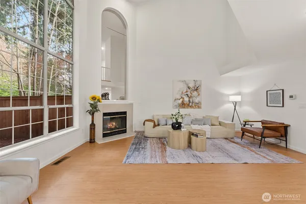 $868,000 | 15795 Northup Way, Unit 7, Bellevue, WA 98008