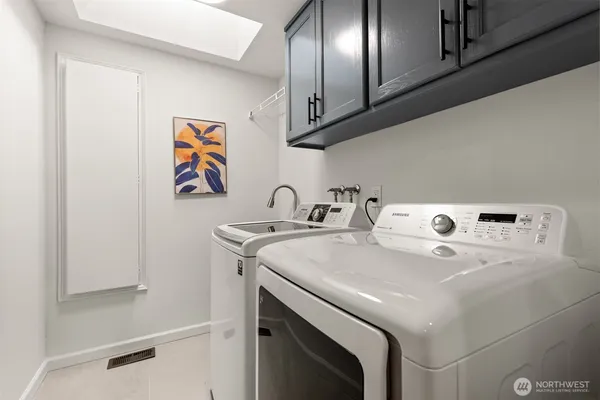 $868,000 | 15795 Northup Way, Unit 7, Bellevue, WA 98008