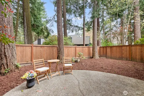 $868,000 | 15795 Northup Way, Unit 7, Bellevue, WA 98008