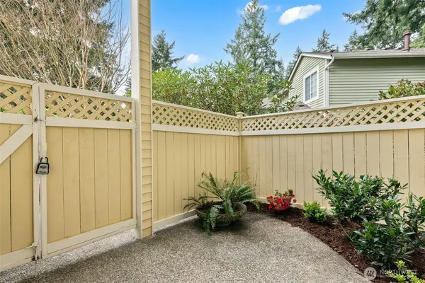 $868,000 | 15795 Northup Way, Unit 7, Bellevue, WA 98008