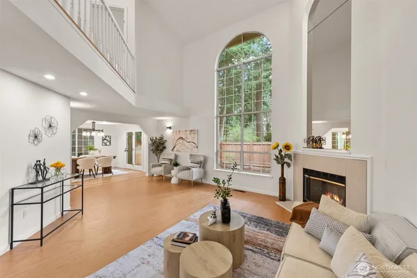 $868,000 | 15795 Northup Way, Unit 7, Bellevue, WA 98008
