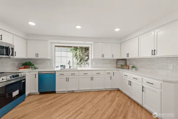 $868,000 | 15795 Northup Way, Unit 7, Bellevue, WA 98008