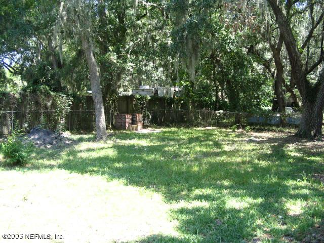 6142 Spring Hammock Road Jacksonville, FL 32226 - Photo 2 of 8 a view of outdoor space with green field and trees