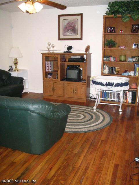 6142 Spring Hammock Road Jacksonville, FL 32226 - Photo 4 of 8 a living room with furniture and a fireplace