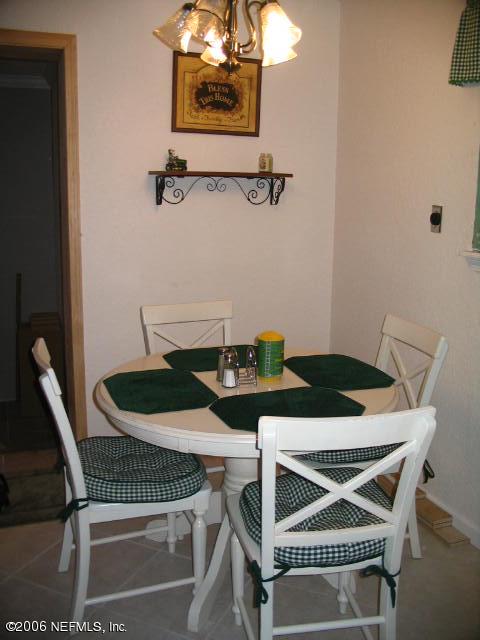 6142 Spring Hammock Road Jacksonville, FL 32226 - Photo 7 of 8 a table and chairs in a patio