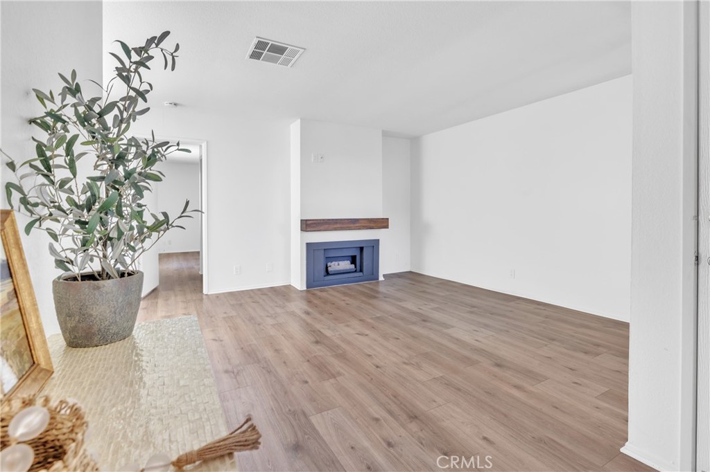 45 Orchard Irvine, CA 92618 - Photo 18 of 29 a living room with furniture and a potted plant