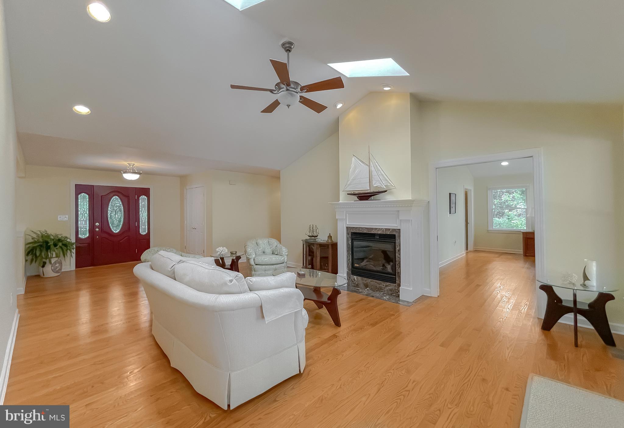 47754 Cross Manor Road St. Inigoes, MD 20684 - Photo 8 of 47 Living Room