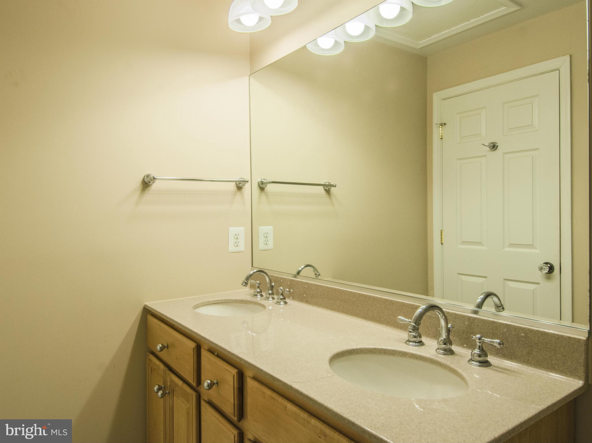 5205 Danbury Road Bethesda, MD 20814 - Photo 22 of 30 Bath (Master)