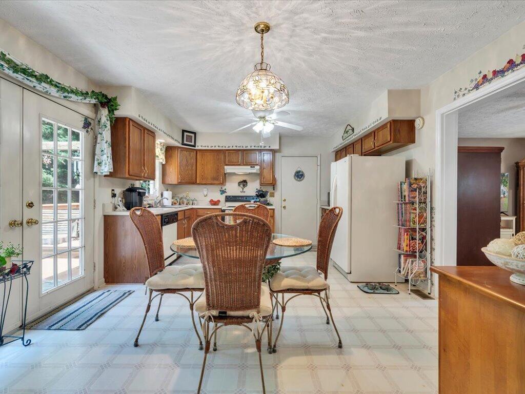 446 Ellsworth Court Ridgeway, VA 24148 - Photo 12 of 54 12-MIB09293
