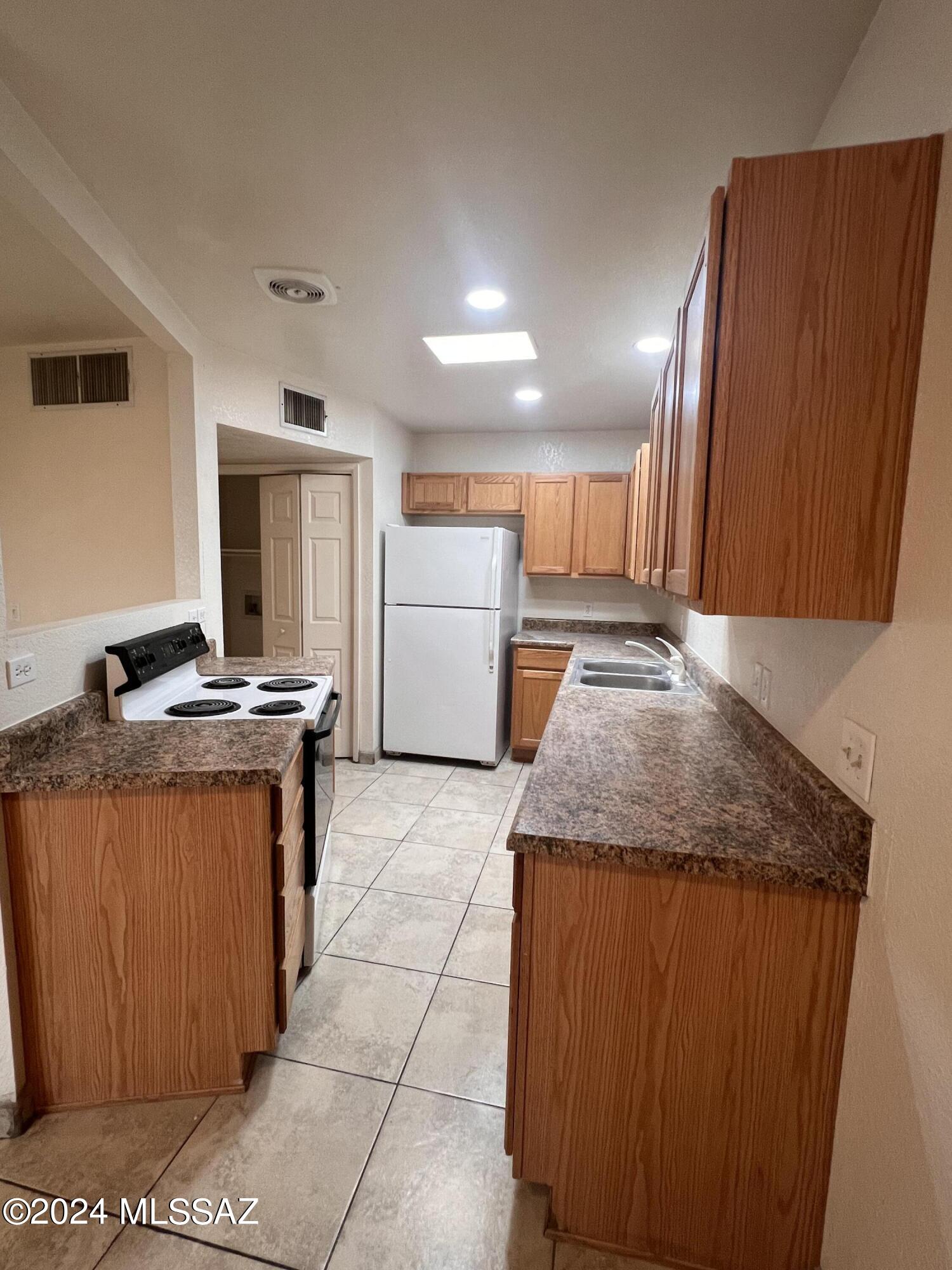 324 West King Road Tucson, AZ 85705 - Photo 5 of 17