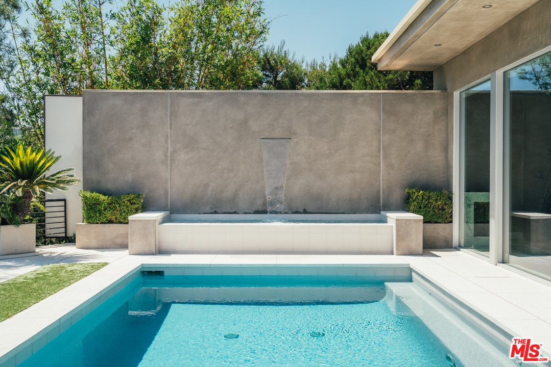 1470 Carla Ridge Beverly Hills, CA 90210 - Photo 40 of 44 a bathroom with a bathtub and sink