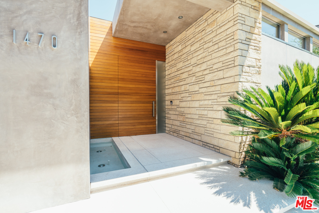 1470 Carla Ridge Beverly Hills, CA 90210 - Photo 44 of 44 a view of entryway