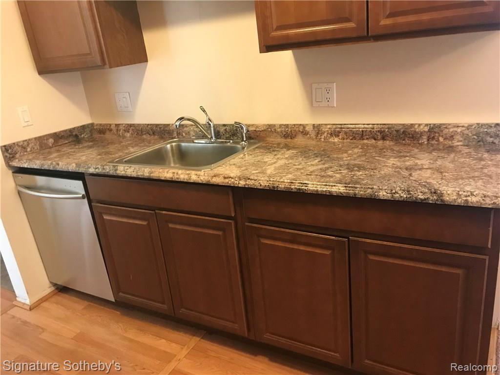 3825 Lone Pine Road, Unit 200 West Bloomfield, MI 48323 - Photo 9 of 15