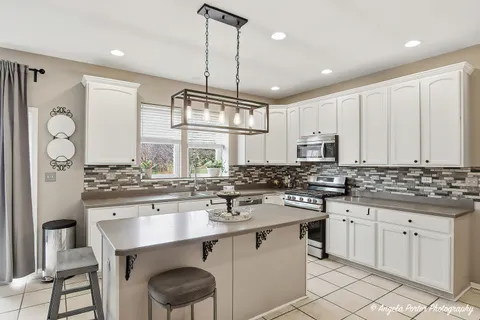 $662,000 | 491 Saratoga Circle, Algonquin, IL 60102