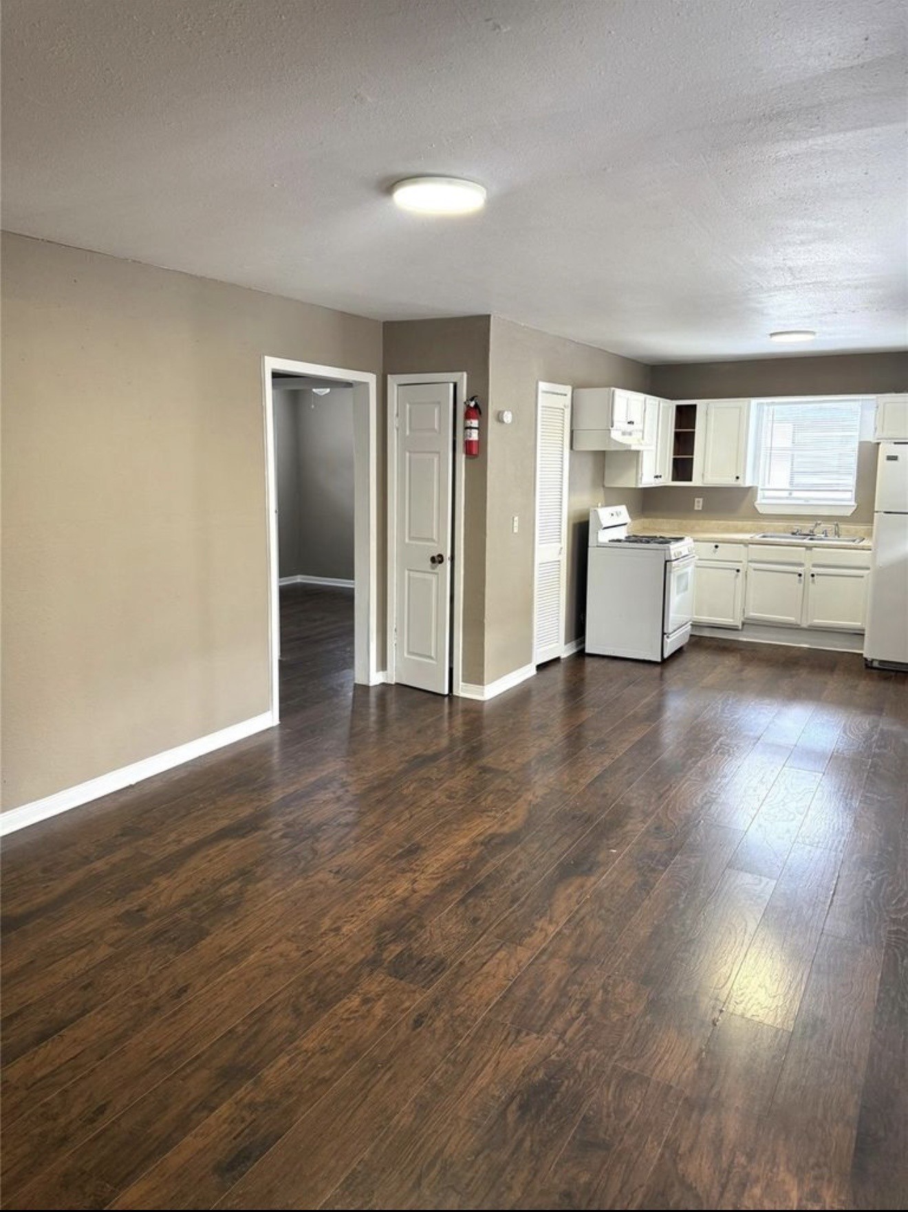 5412 Market Street, Unit 3 Houston, TX 77020 - Photo 2 of 11 a room with furniture and a wooden floor