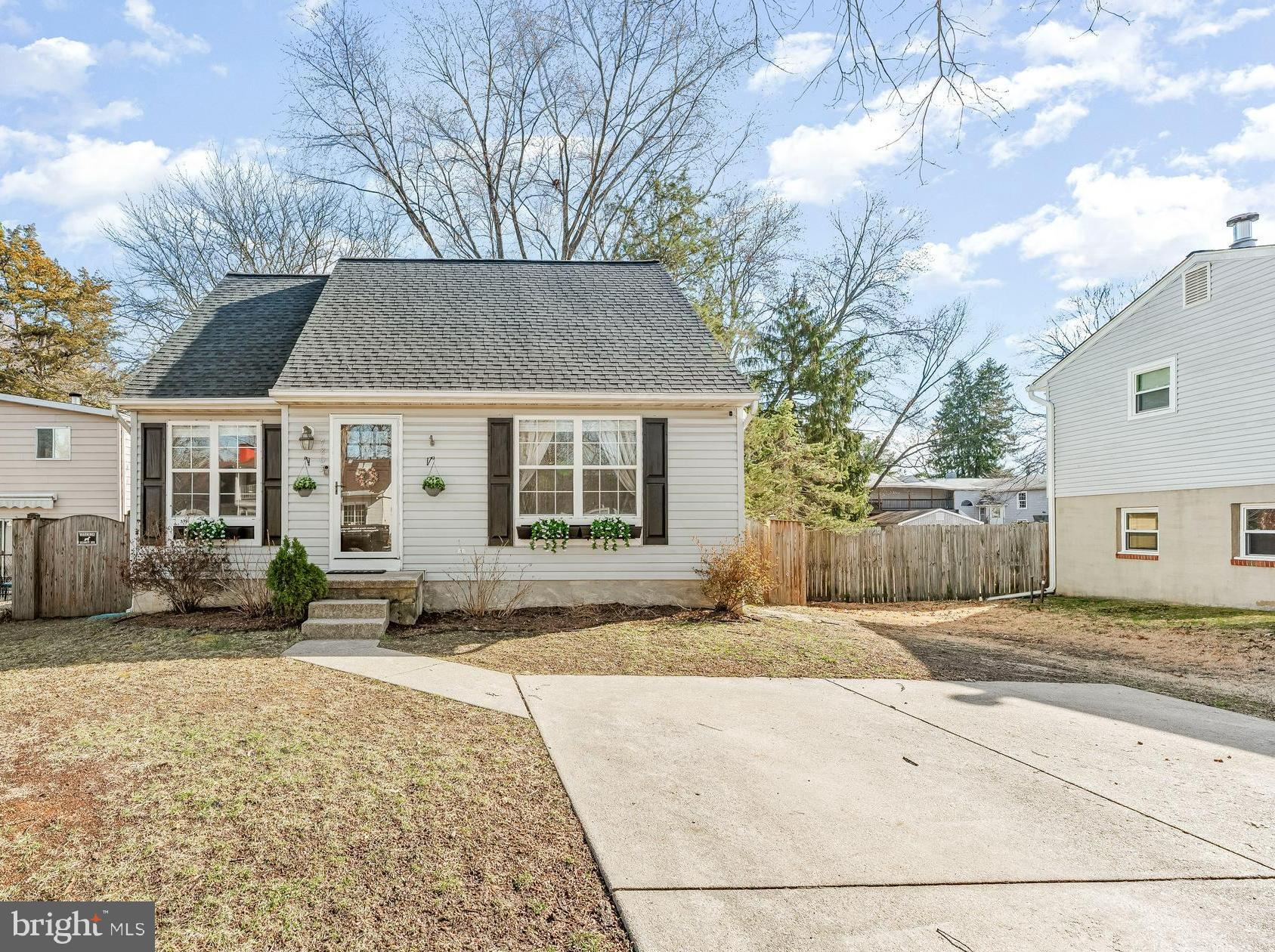 7803 West Shore Road Pasadena, MD 21122 - Photo 2 of 34