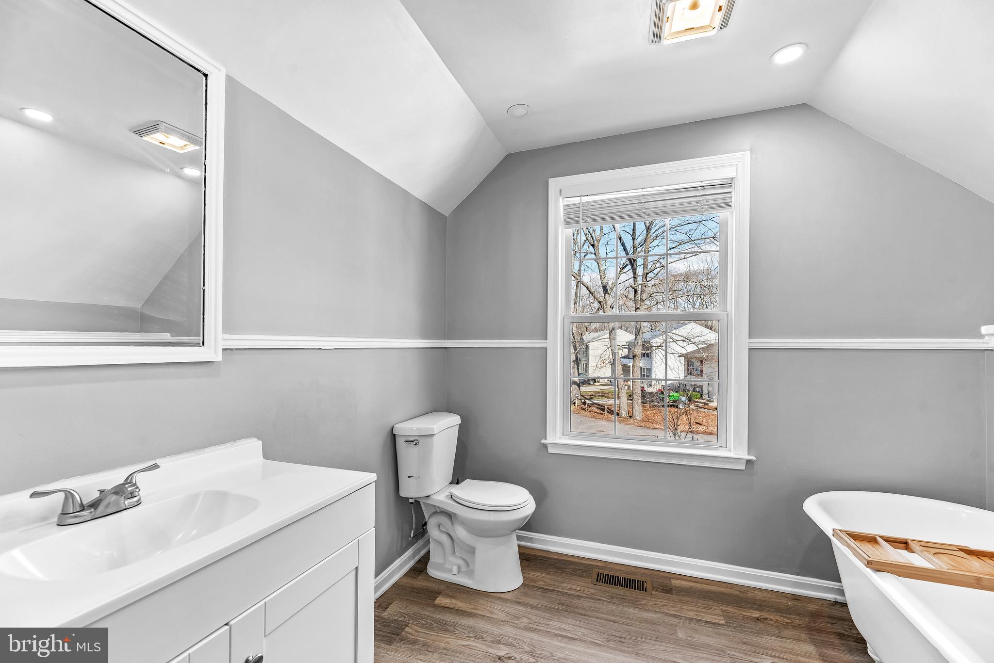 7803 West Shore Road Pasadena, MD 21122 - Photo 29 of 34 primary bathroom