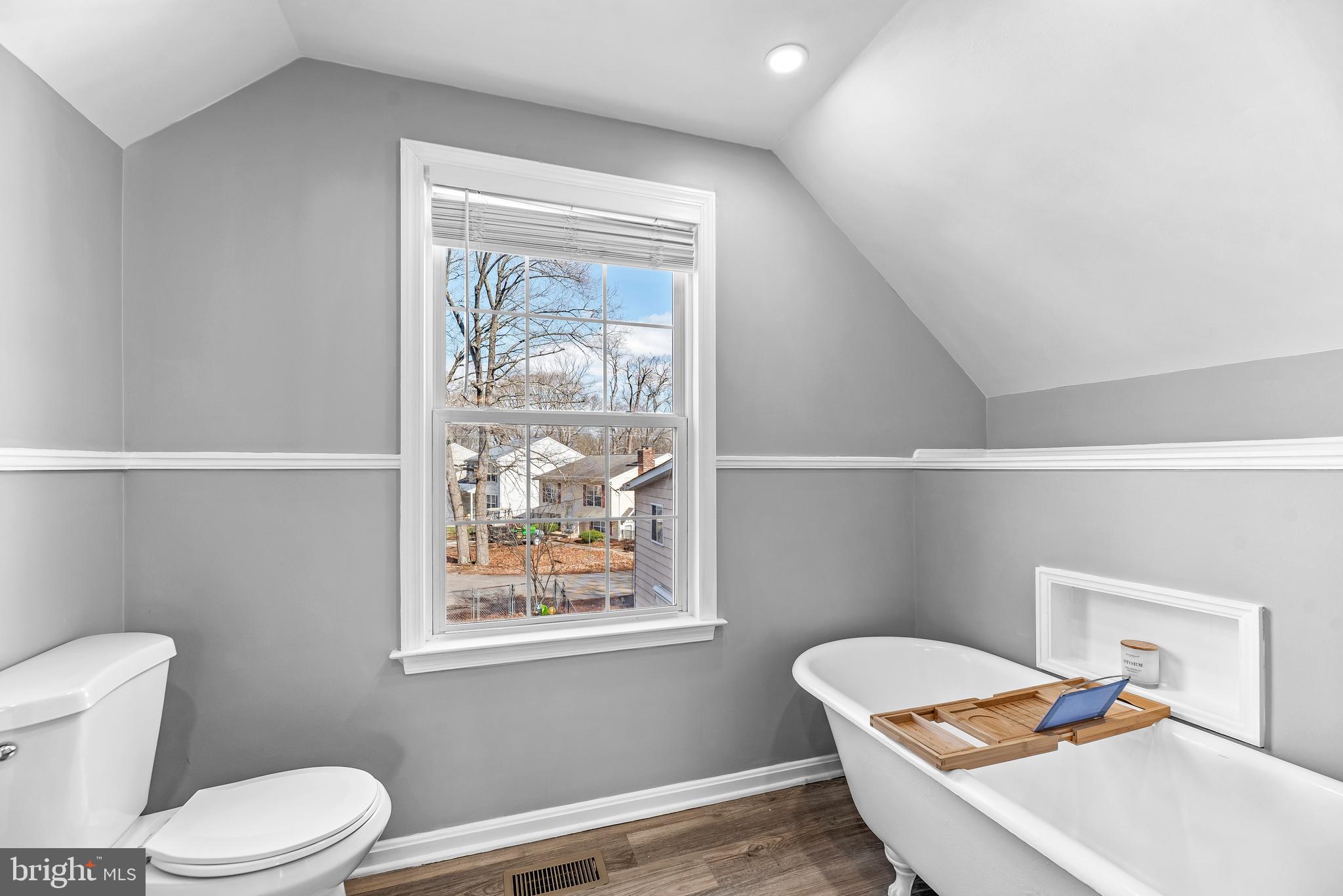 7803 West Shore Road Pasadena, MD 21122 - Photo 30 of 34 primary bathroom