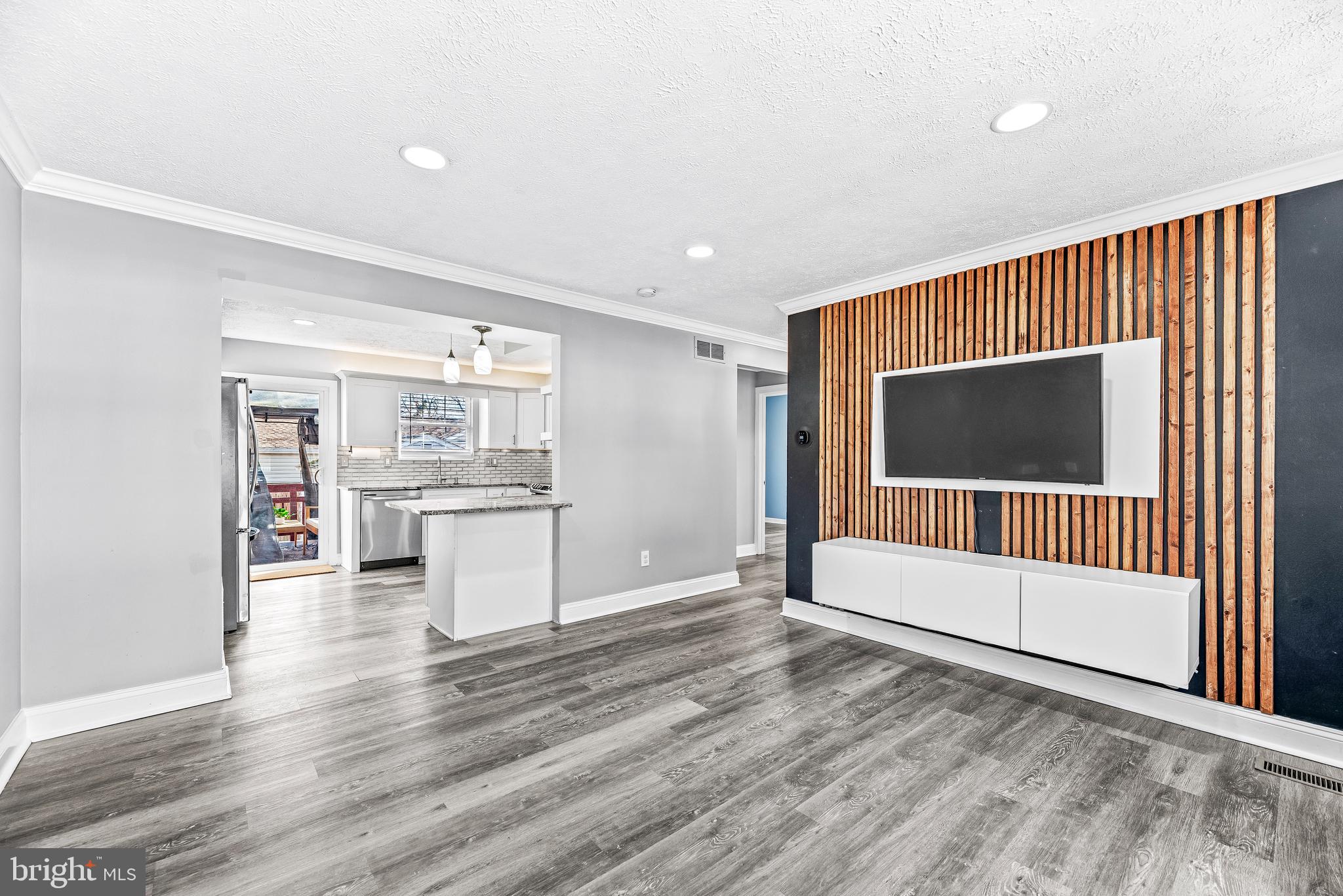 7803 West Shore Road Pasadena, MD 21122 - Photo 6 of 34