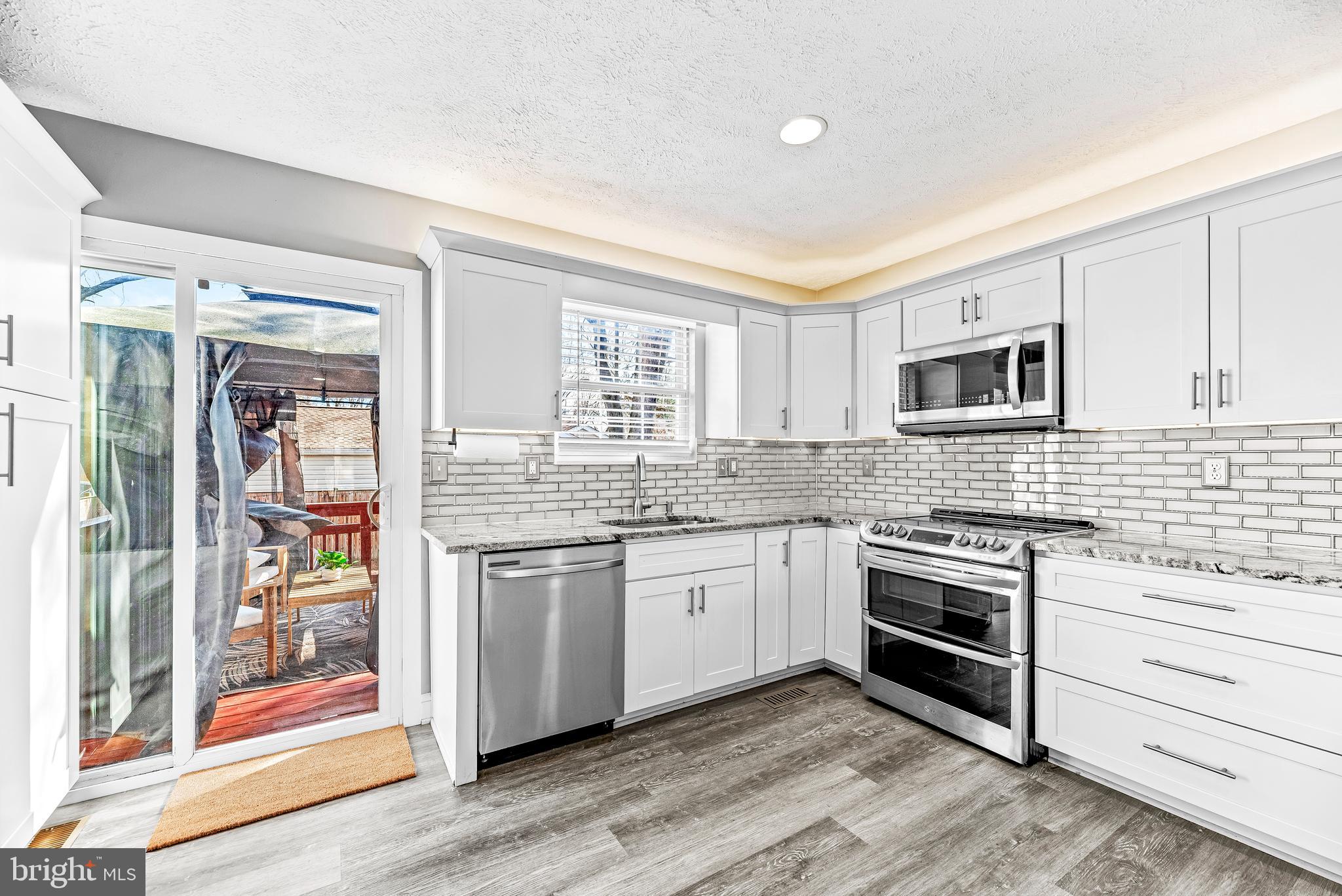 7803 West Shore Road Pasadena, MD 21122 - Photo 7 of 34 kitchen