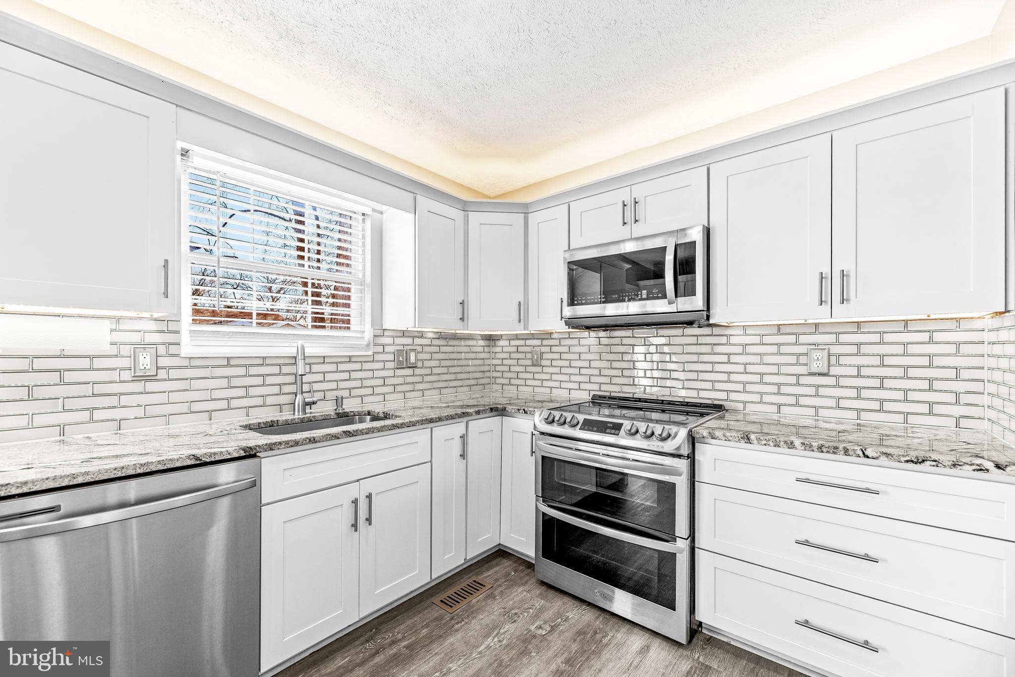 7803 West Shore Road Pasadena, MD 21122 - Photo 8 of 34