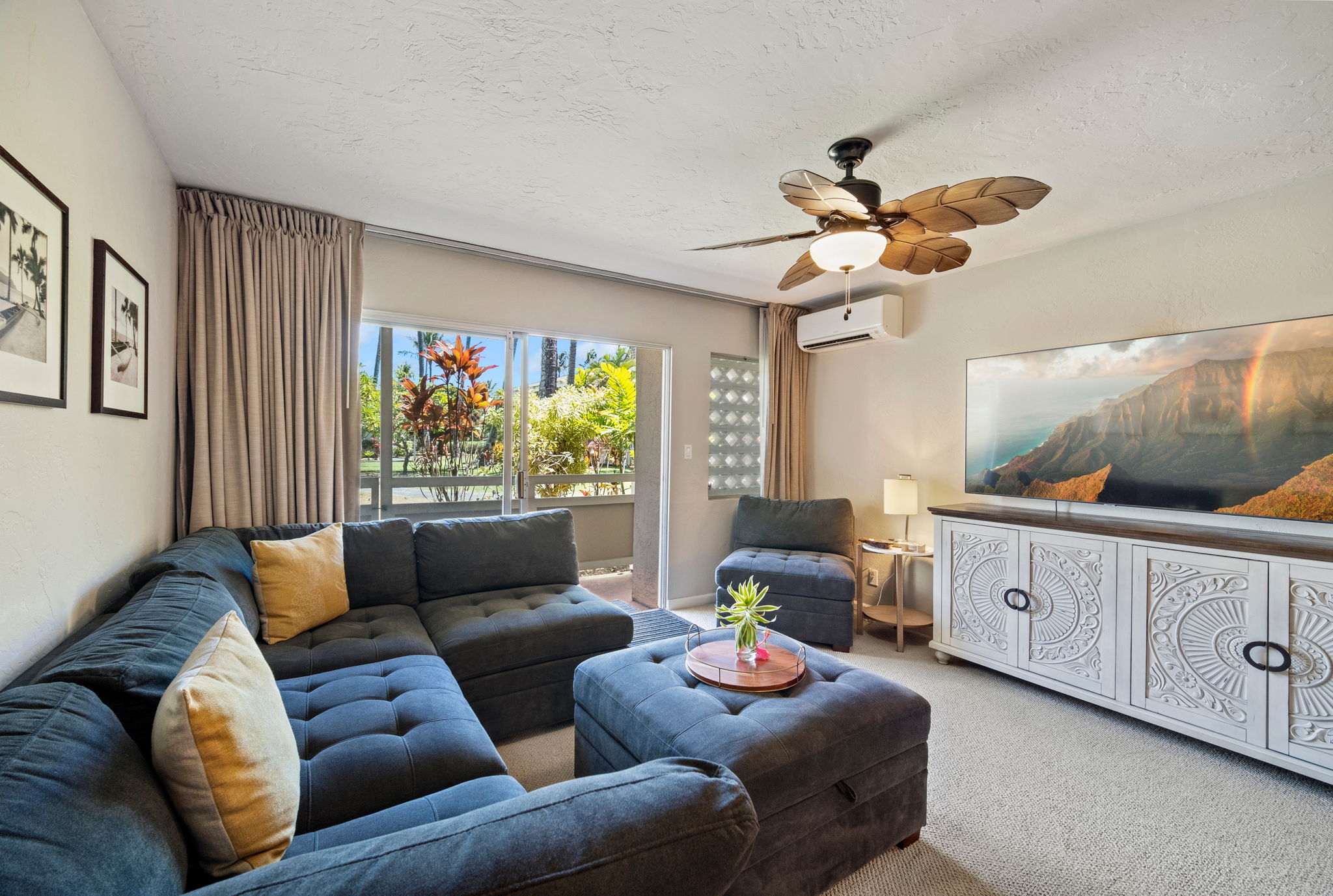 525 Aleka Loop, Unit H7 Kapaa, HI 96746 - Photo 4 of 30 a living room with furniture and a large window