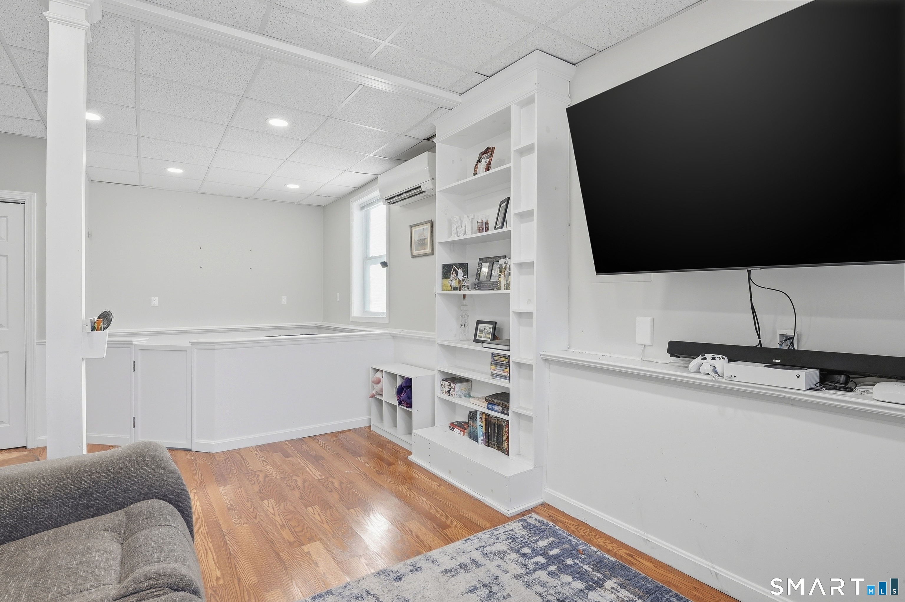 17 Vine Street Putnam, CT 06260 - Photo 14 of 35 a bedroom with a bed and a television