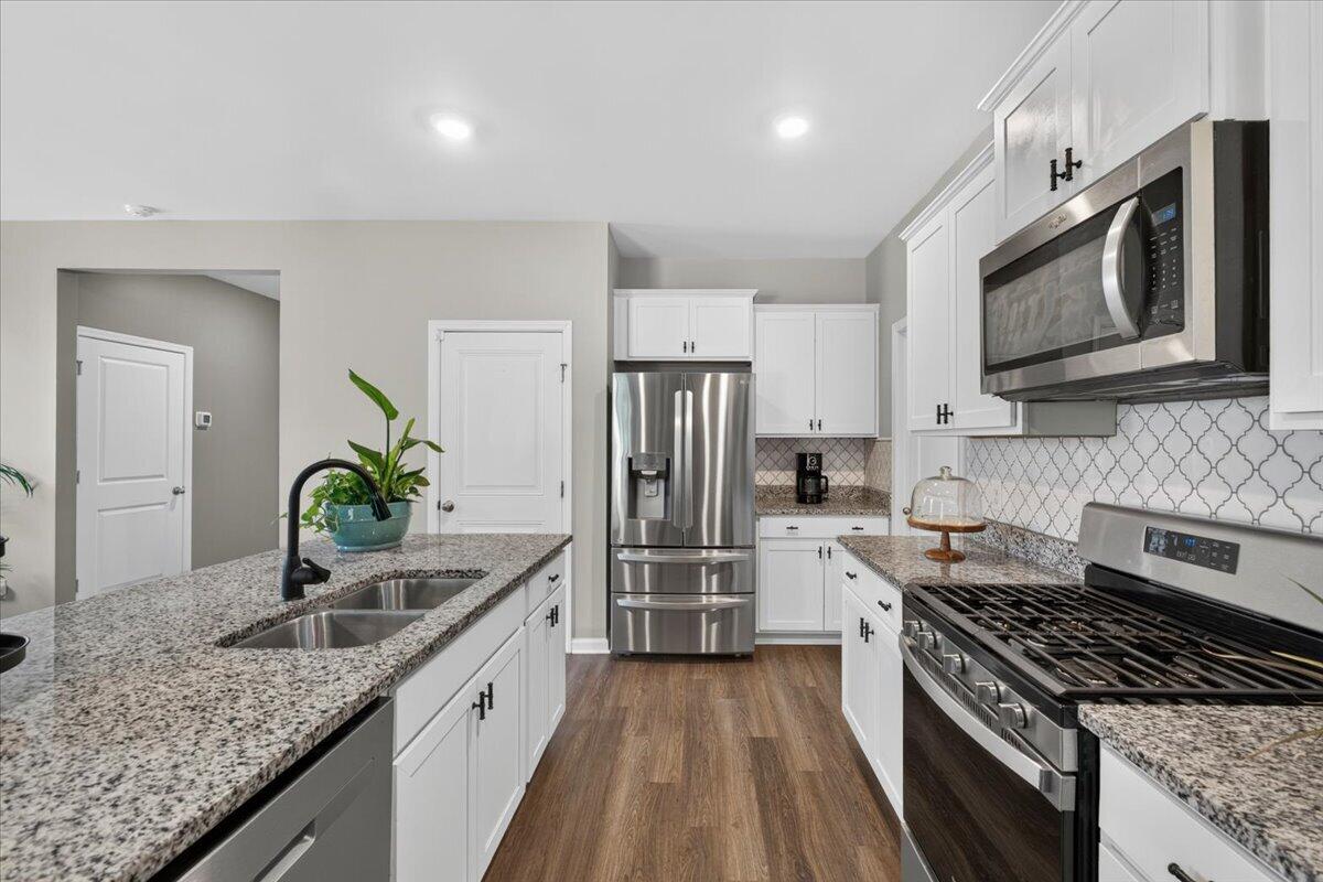 464 Cedarview Road Summerville, SC 29486 - Photo 14 of 54 14-Brandi Sanicharr - DSC09654
