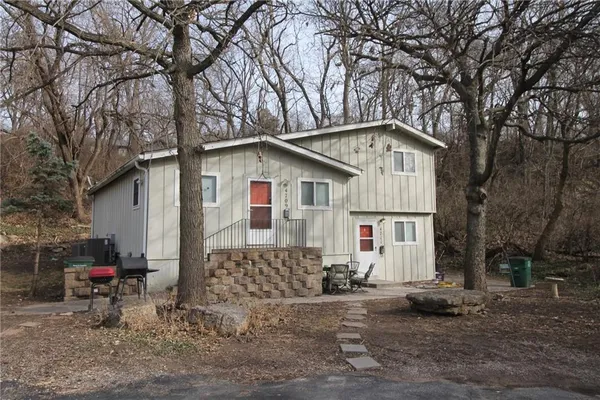 $1,275,000 | 4701 Roe Lane, Roeland Park, KS 66205