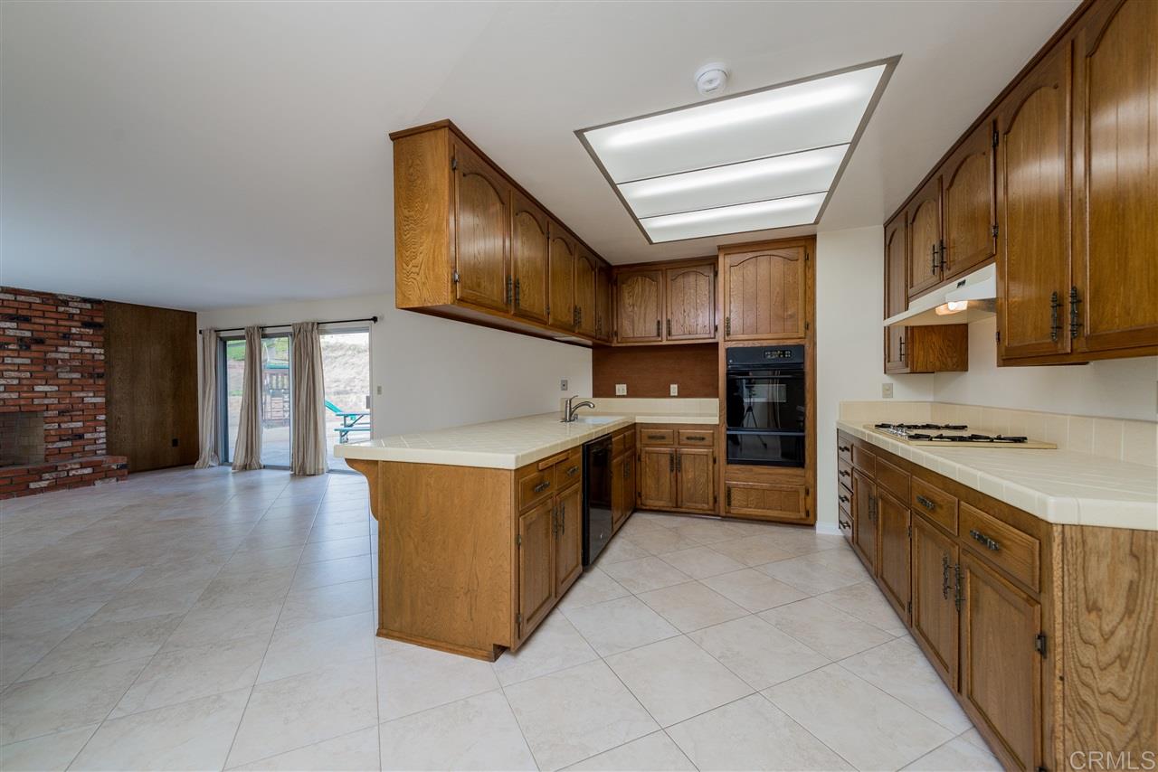 507 Stable Ridge Street El Cajon, CA 92019 - Photo 7 of 25 Gallery Image 7
