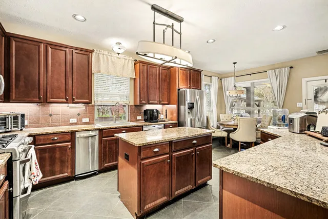 $725,000 | 2121 Quiet Falls Lane, League City, TX 77573