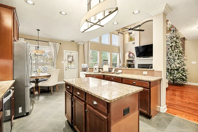 $725,000 | 2121 Quiet Falls Lane, League City, TX 77573