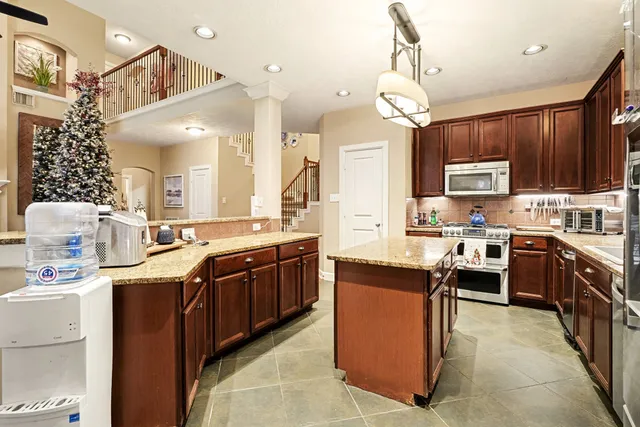 $725,000 | 2121 Quiet Falls Lane, League City, TX 77573