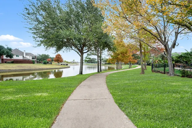 $725,000 | 2121 Quiet Falls Lane, League City, TX 77573