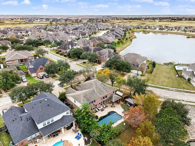 $725,000 | 2121 Quiet Falls Lane, League City, TX 77573