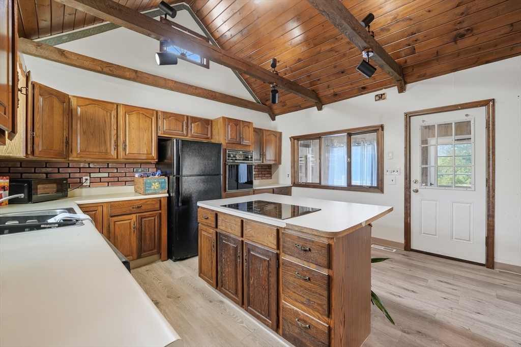 386 Hillside Road Westfield, MA 01085 - Photo 3 of 30 Gallery Image 3